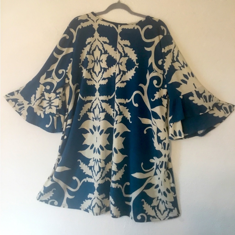 Yahada Women’s long flare sleeve turquoise and cream above knee dress size 2XL
